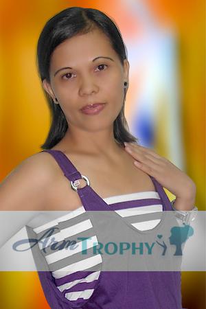 105447 - Rowena Age: 49 - Philippines
