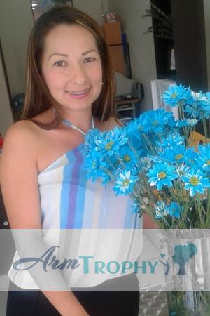 141051 - Yarledi Age: 44 - Colombia