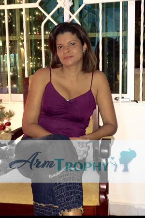 152747 - Yenis Age: 49 - Colombia