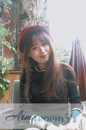 165230 - Lynn Age: 32 - China