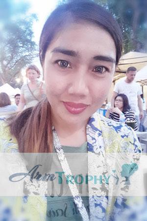 182125 - Kotchakorn Age: 46 - Thailand