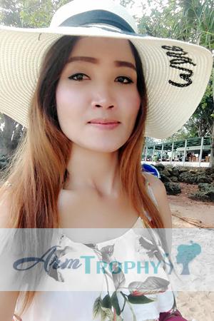 182126 - Ratchaneekorn Age: 33 - Thailand