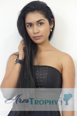 182957 - Yannine Age: 28 - Colombia