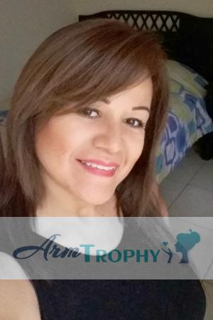 183622 - Laura Age: 57 - Costa Rica