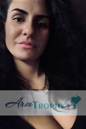 183722 - Elena Age: 31 - Russia