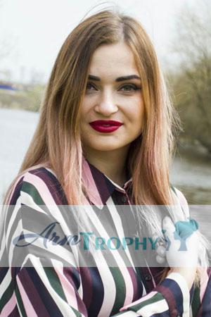 186479 - Viktoriia Age: 27 - Ukraine