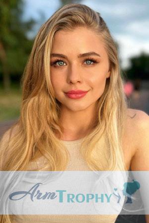 190134 - Elena Age: 23 - Ukraine