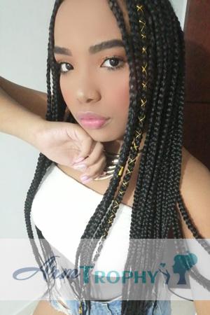 192916 - Yenssy Age: 28 - Colombia