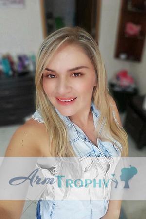 193142 - Yuliana Age: 39 - Colombia