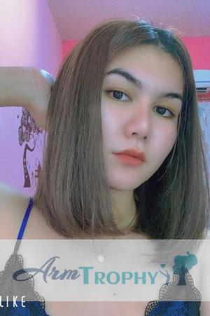 194543 - Chanida Age: 23 - Thailand