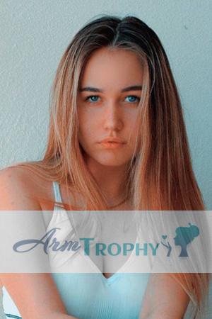 203585 - Alina Age: 18 - Russia