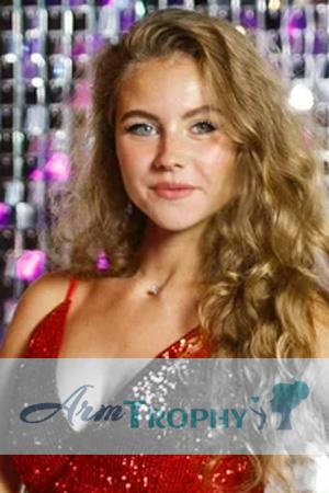 205162 - Ekaterina Age: 20 - Russia