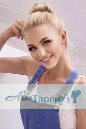 208222 - Anastasiia Age: 26 - Ukraine