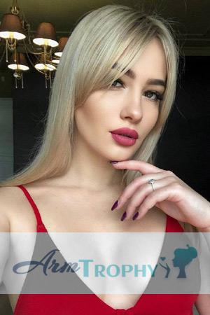 209914 - Elena Age: 24 - Ukraine