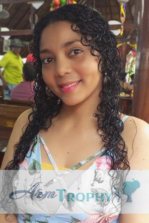 210683 - Yuranis Age: 34 - Colombia