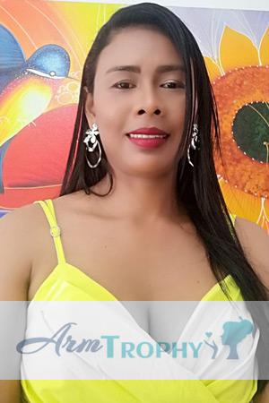 211146 - Yeinis Age: 37 - Colombia