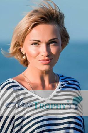 214252 - Anastasiia Age: 37 - Ukraine