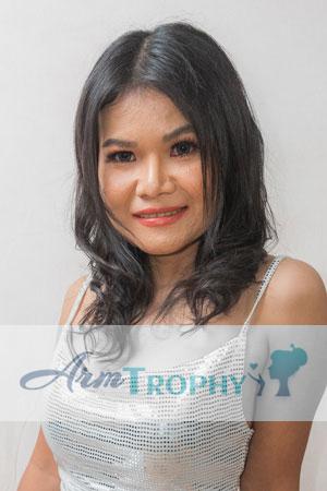 217239 - Nantaporn (Nan) Age: 40 - Thailand