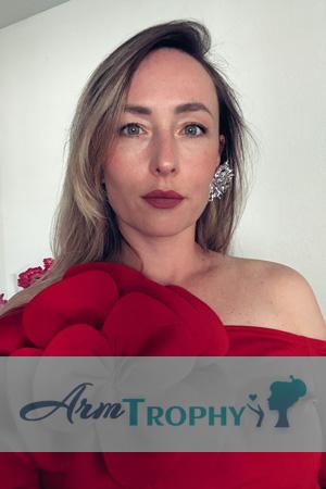 223461 - Olga Age: 39 - USA