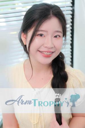 228507 - Thuy Linh Nguyen Age: 20 - Vietnam