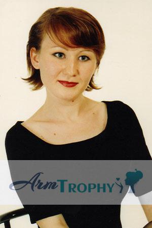 51684 - Larisa Age: 33 - Russia