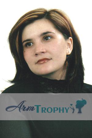 52002 - Valentina Age: 34 - Russia