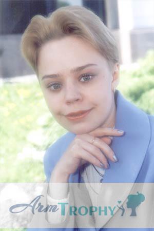 52038 - Elena Age: 33 - Russia