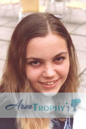 52080 - Elena Age: 33 - Russia
