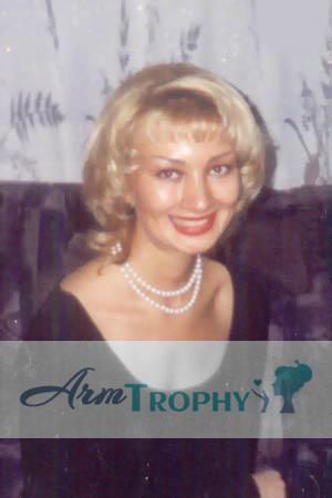 52124 - Elena Age: 39 - Russia