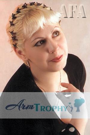 52390 - Elena Age: 34 - Russia