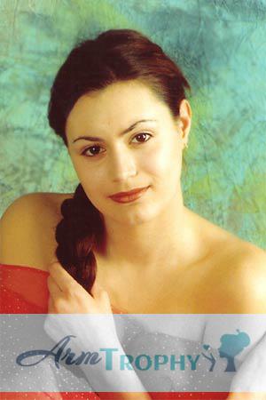 52509 - Elena Age: 30 - Russia