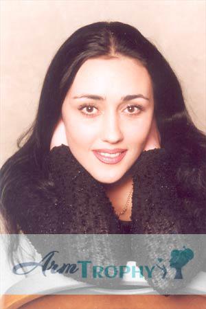 52713 - Izabella Age: 37 - Russia