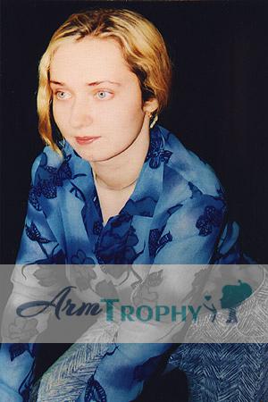 52883 - Svetlana Age: 35 - Russia