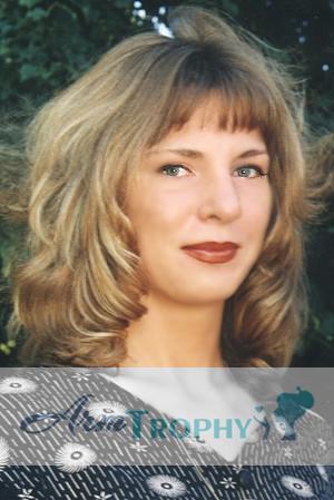 54430 - Svetlana Age: 37 - Russia