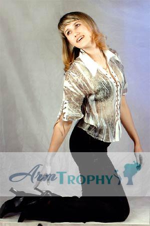 54982 - Svetlana Age: 37 - Russia