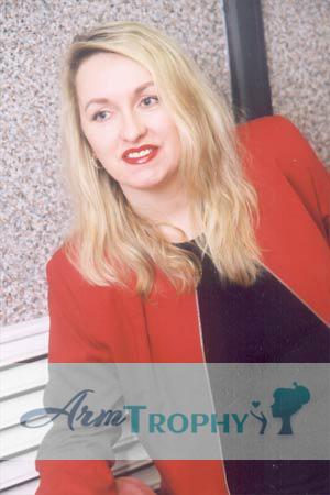 57220 - Svetlana Age: 47 - Russia