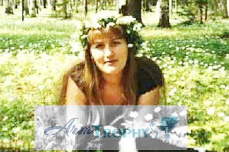 57717 - Svetlana Age: 28 - Russia