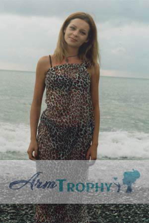 57721 - Elena Age: 32 - Russia