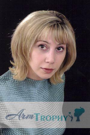 59190 - Elena Age: 42 - Russia