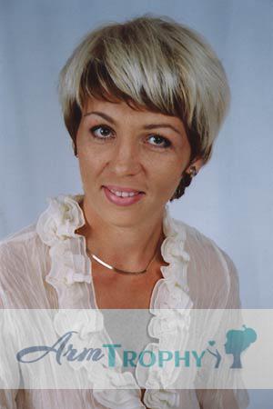 64489 - Yulia Age: 40 - Russia