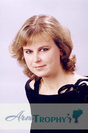 65752 - Elena Age: 28 - Russia