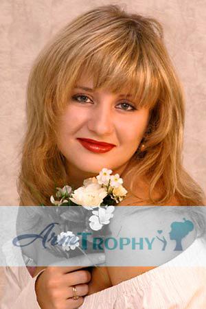 66370 - Larisa Age: 34 - Russia