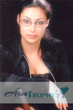 67096 - Elena Age: 30 - Russia