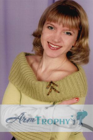 68571 - Lana Age: 30 - Russia