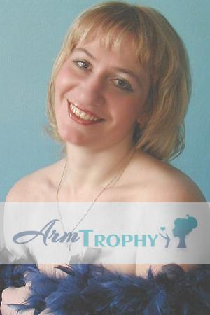 70208 - Maya Age: 39 - Russia
