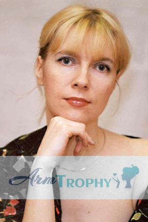 70918 - Elena Age: 42 - Russia