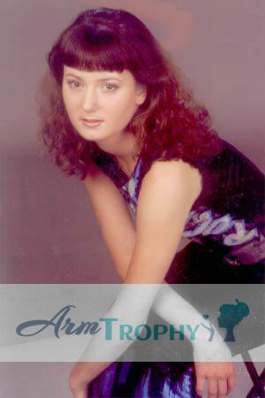 71367 - Elena Age: 32 - Russia