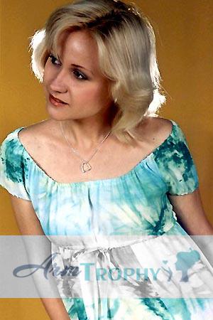 71733 - Elena Age: 34 - Russia