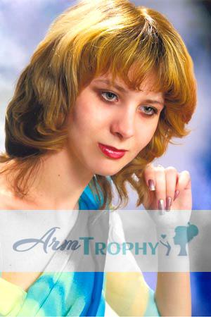 71988 - Ljubov Age: 30 - Russia