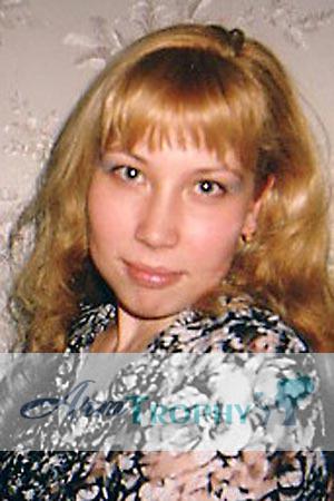 72104 - Olesya Age: 30 - Russia